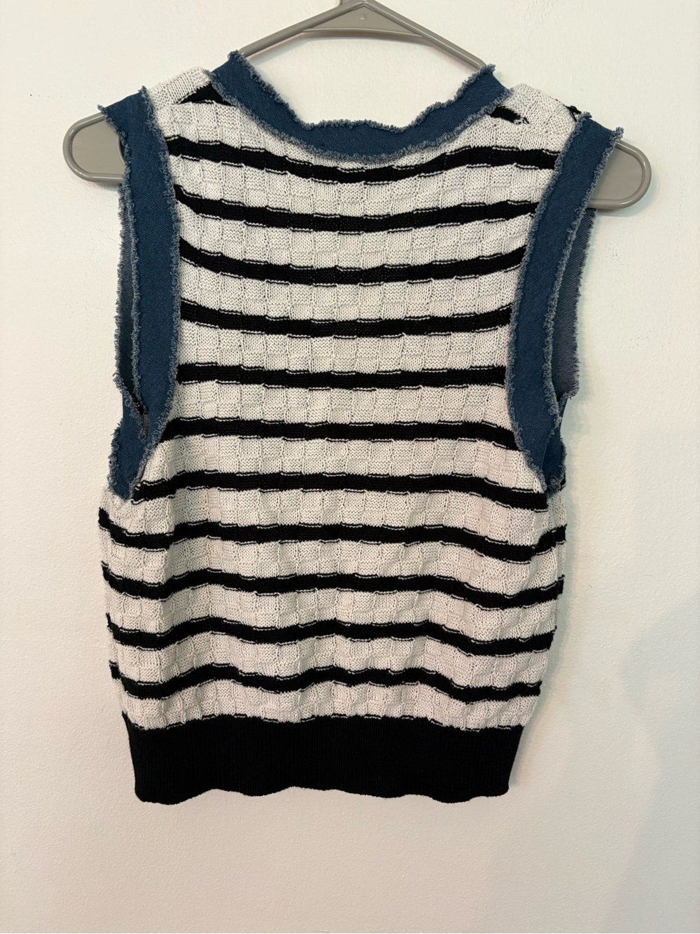 Laundry by Shelli Segal Striped Sleeveless Cardigan - Black, White & Denim Trim - Picture 4 of 4